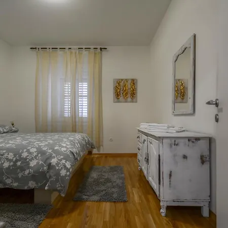 Apartment Vicenco Top Location Split