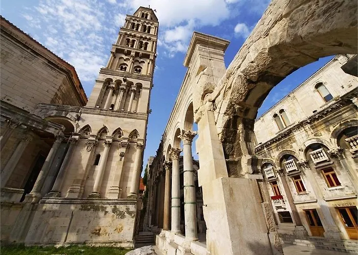 Lejlighed Vicenco Location Split